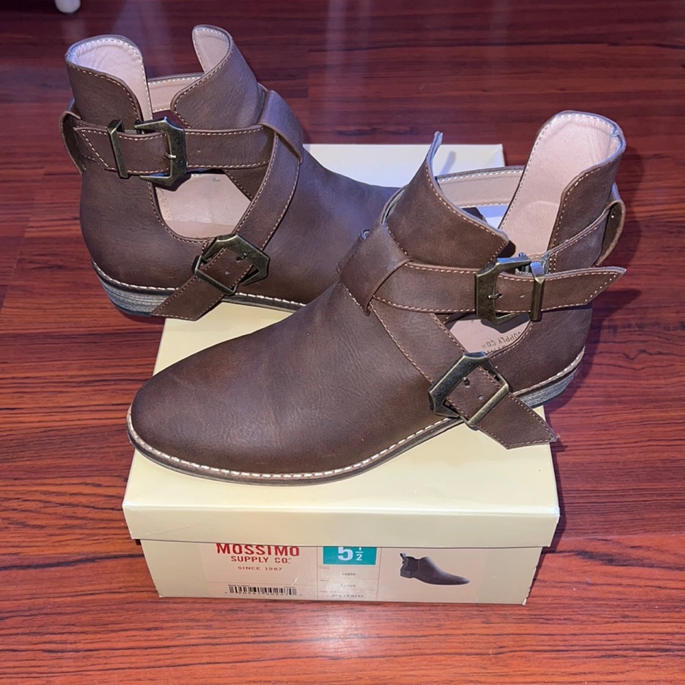 Mossimo size 5.5